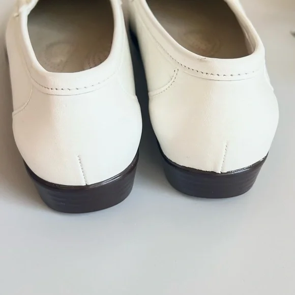 SAS San Antonio Shoemaker Simplify Slip On Loafer Comfortable White Size: 7 New - Picture 9 of 13